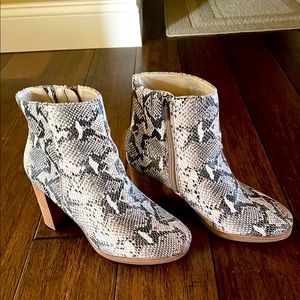 American Rag Women’s Hayes Snake Print Leather Block Heel Ankle Boots US 7.5